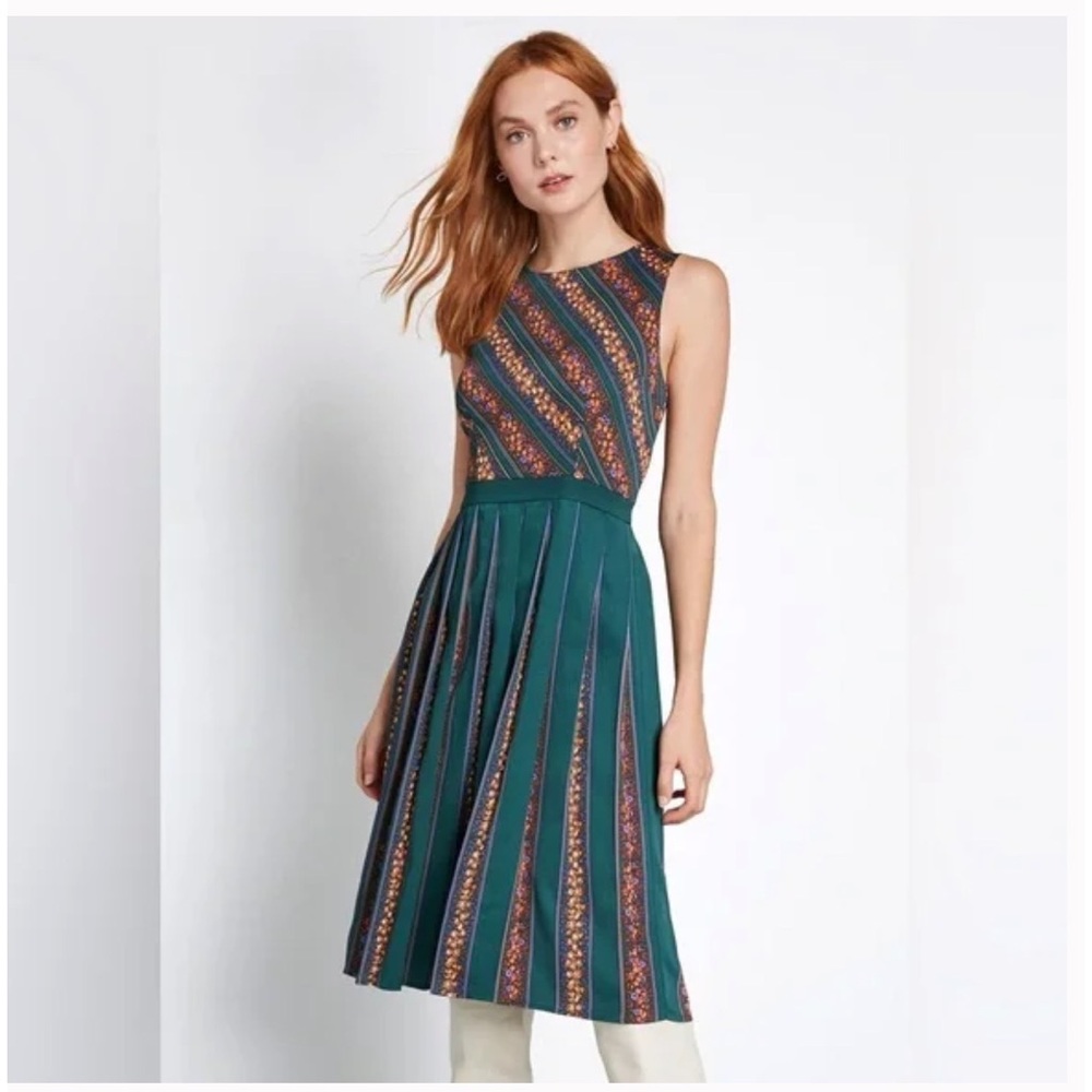 ModCloth NWT “Pleat You To It”  Vintage-inspired sleeveless dress in size:8